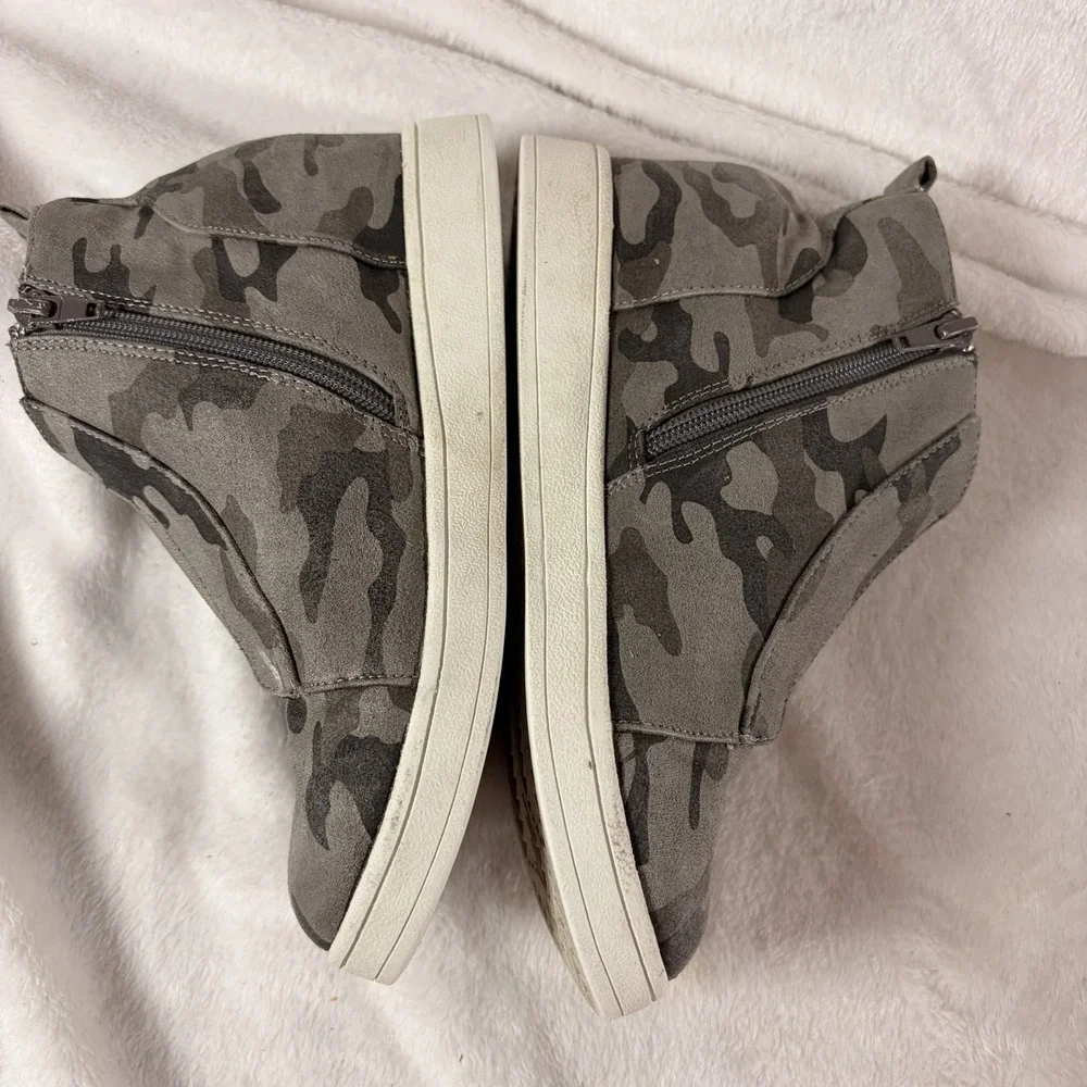 MIA Kids Gracelyn Camo Hidden Wedge Sneaker Booties Girl's 3M